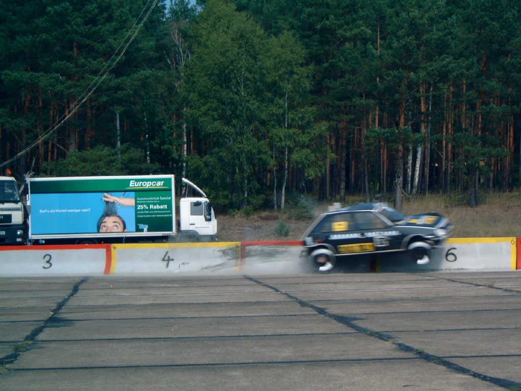 Nicht-Off-Road-Erprobungen, z. B. hoch dynamische Fahrversuche und Ausrüstungstests, können auf extern angemieteten Flächen durchgeführt werden.